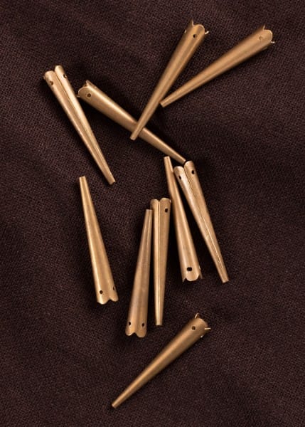 1229000210 Puntas Nestel de latón con corona - Espadas y Más