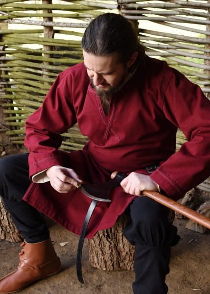 Imagen de Túnica medieval Albrecht con borde, manga larga, Azul o Burdeos 1280001040 parte de nuestra colección en Espadas y más, sitio oficial.