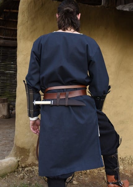 Imagen de Túnica medieval Albrecht con borde, manga larga, Azul o Burdeos 1280001040 parte de nuestra colección en Espadas y más, sitio oficial.