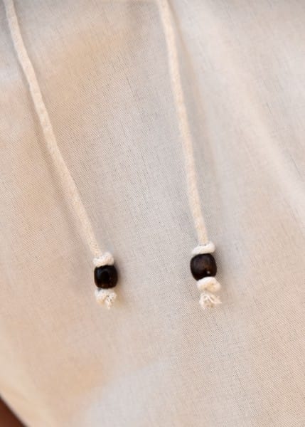 Imagen de Camisa medieval, manga corta, natural 1280005410 parte de nuestra colección en Espadas y más, sitio oficial.