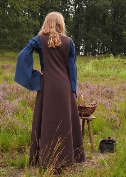 Imagen de Sobrevestidos medievales, Surcot Andra, Varios Colores 1280020840 parte de nuestra colección en Espadas y más, sitio oficial.