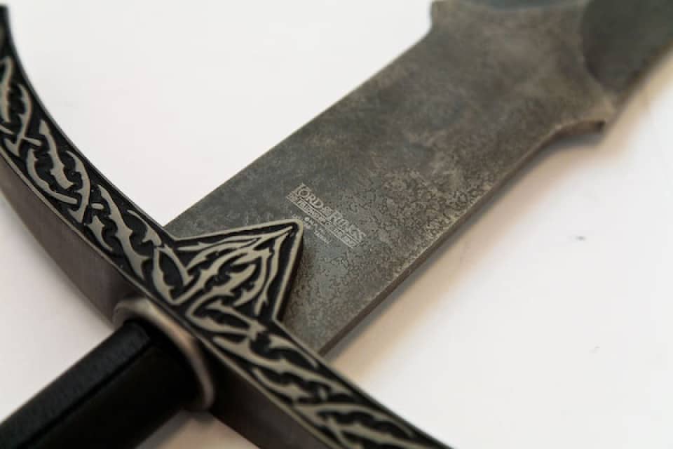 Imagen de Espada del Rey Brujo Oficial El Señor de los Anillos United Cutlery uc1266 parte de nuestra colección en Espadas y más, sitio oficial.