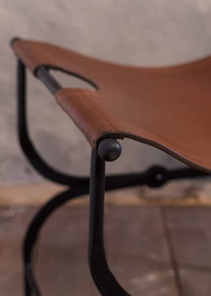 Taburete plegable con asiento de cuero 1916001402 - Espadas y Más