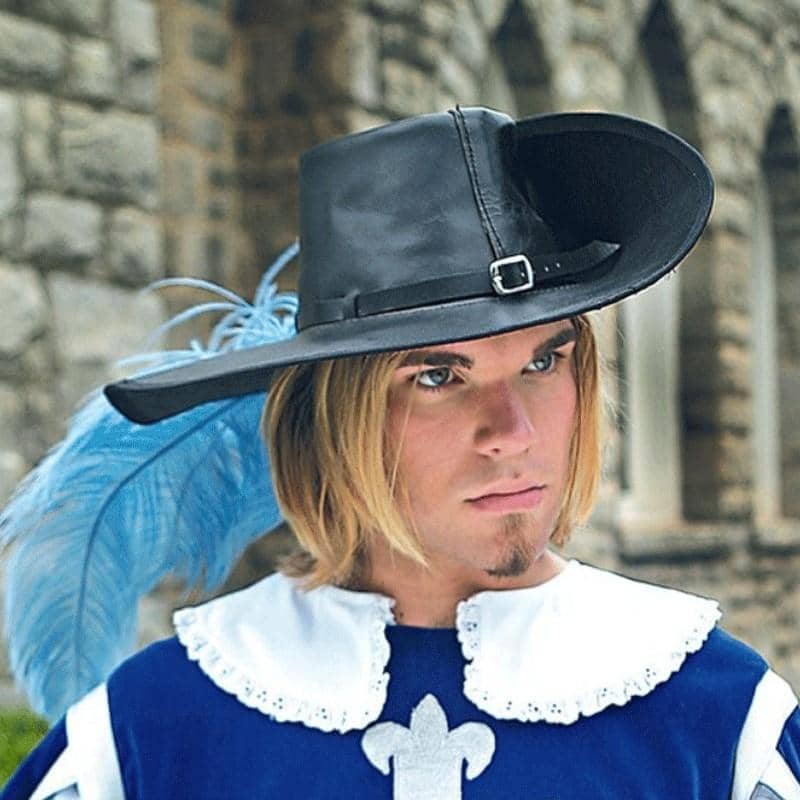 Imagen de 200552 Sombrero de Cuero Cavalier parte de nuestra colección en Espadas y más, sitio oficial.