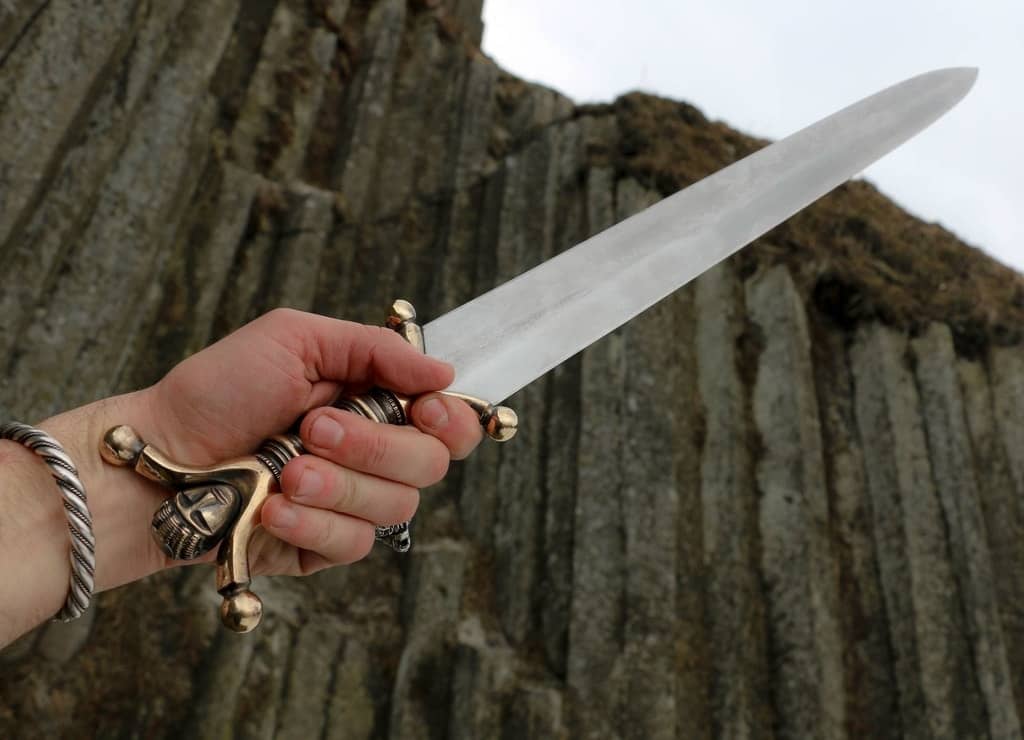 Imagen de Espada Fionn de cacique celta forjada ASW58 parte de nuestra colección en Espadas y más, sitio oficial.