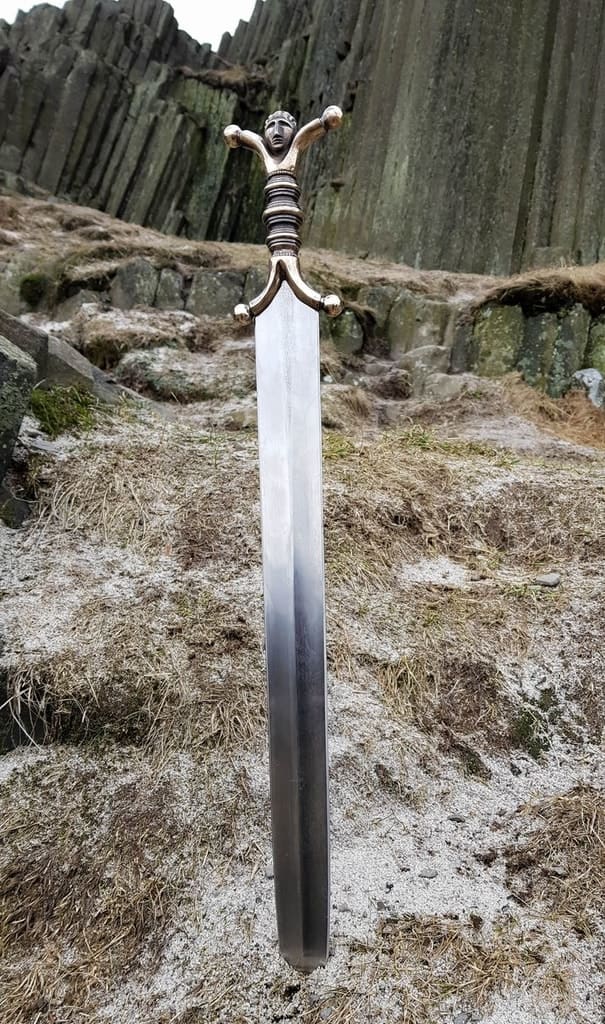 Imagen de Espada Fionn de cacique celta forjada ASW58 parte de nuestra colección en Espadas y más, sitio oficial.