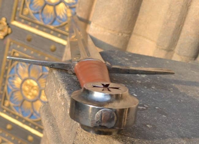 Imagen de Espada de una mano con cruz roja MSW99 parte de nuestra colección en Espadas y más, sitio oficial.