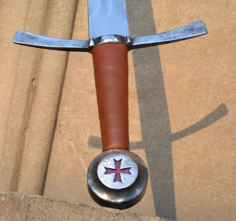 Imagen de Espada de una mano con cruz roja MSW99 parte de nuestra colección en Espadas y más, sitio oficial.