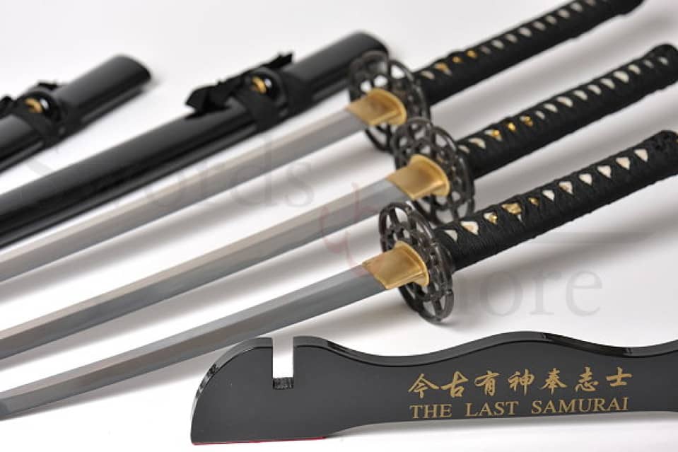 JUEGO DE ESPADAS "EL ÚLTIMO SAMURÁI" DE 3 PIEZAS, FORJADAS A MANO 40120 - Espadas y Más