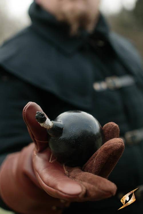 Imagen de Bomba de mano 402901 parte de nuestra colección en Espadas y más, sitio oficial.