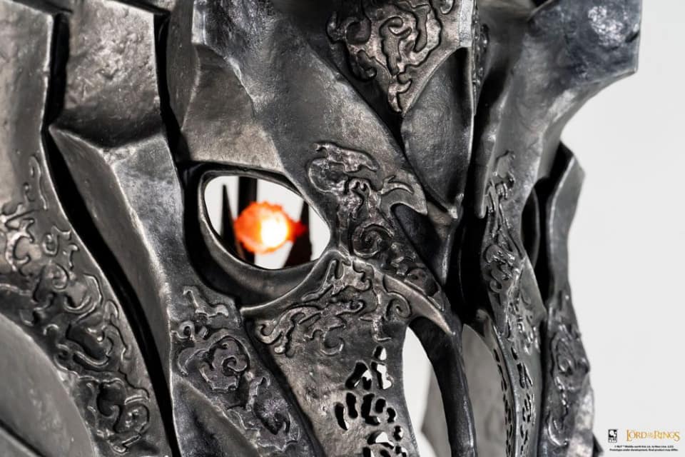 Imagen de Casco de Sauron Oficial Ed Limitada El Señor de los Anillos parte de nuestra colección en Espadas y más, sitio oficial.