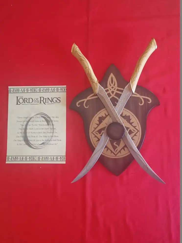 Imagen de Cuchillos o espadas de Légolas El Señor de los Anillos UC1372 parte de nuestra colección en Espadas y más, sitio oficial.