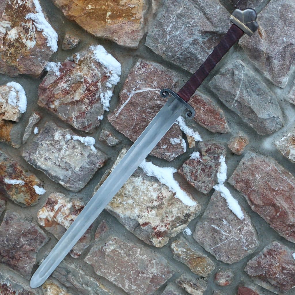 Imagen de Espada de fantasía Barbarian afilada a dos manos con vaina en la espalda AES21 parte de nuestra colección en Espadas y más, sitio oficial.