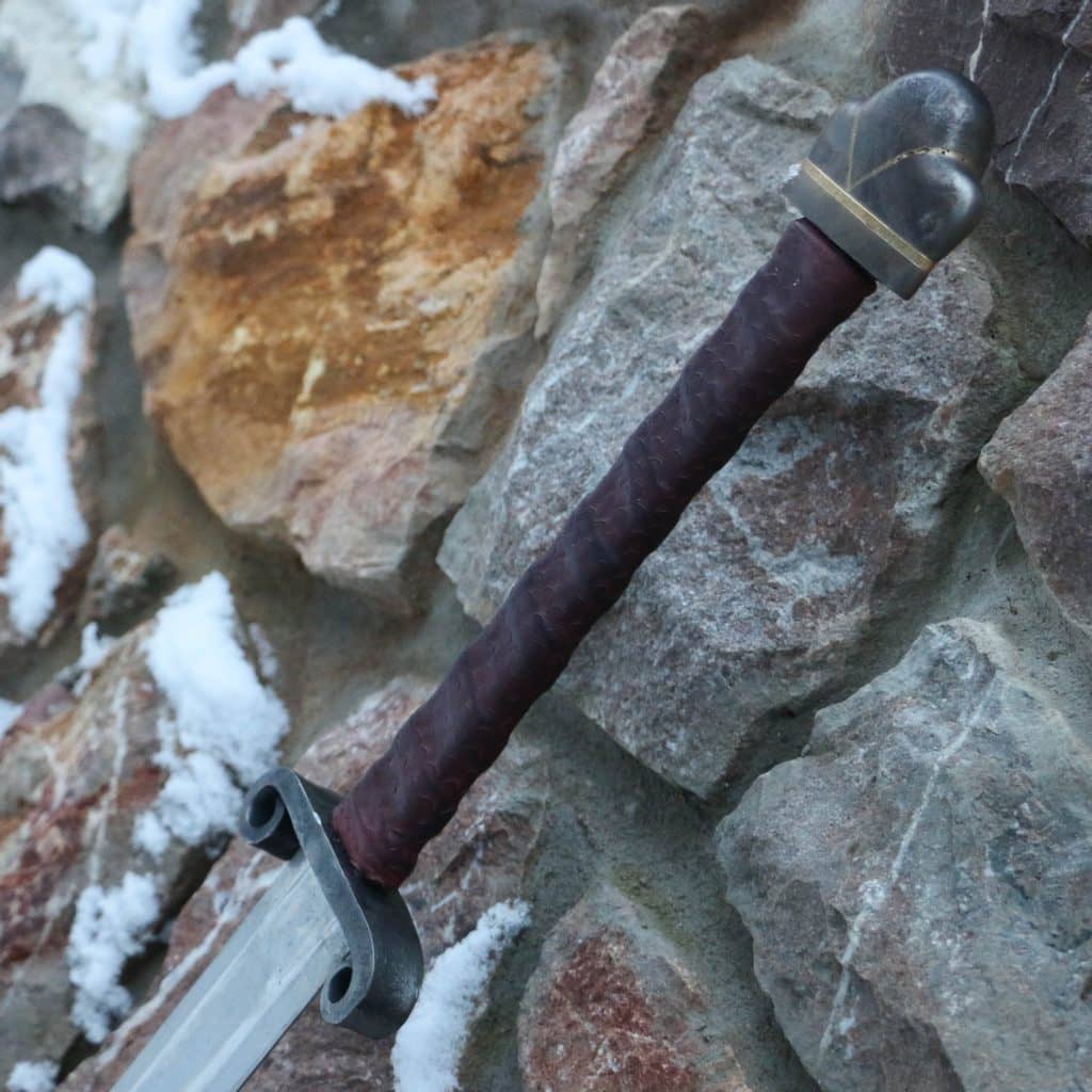 Imagen de Espada de fantasía Barbarian afilada a dos manos con vaina en la espalda AES21 parte de nuestra colección en Espadas y más, sitio oficial.