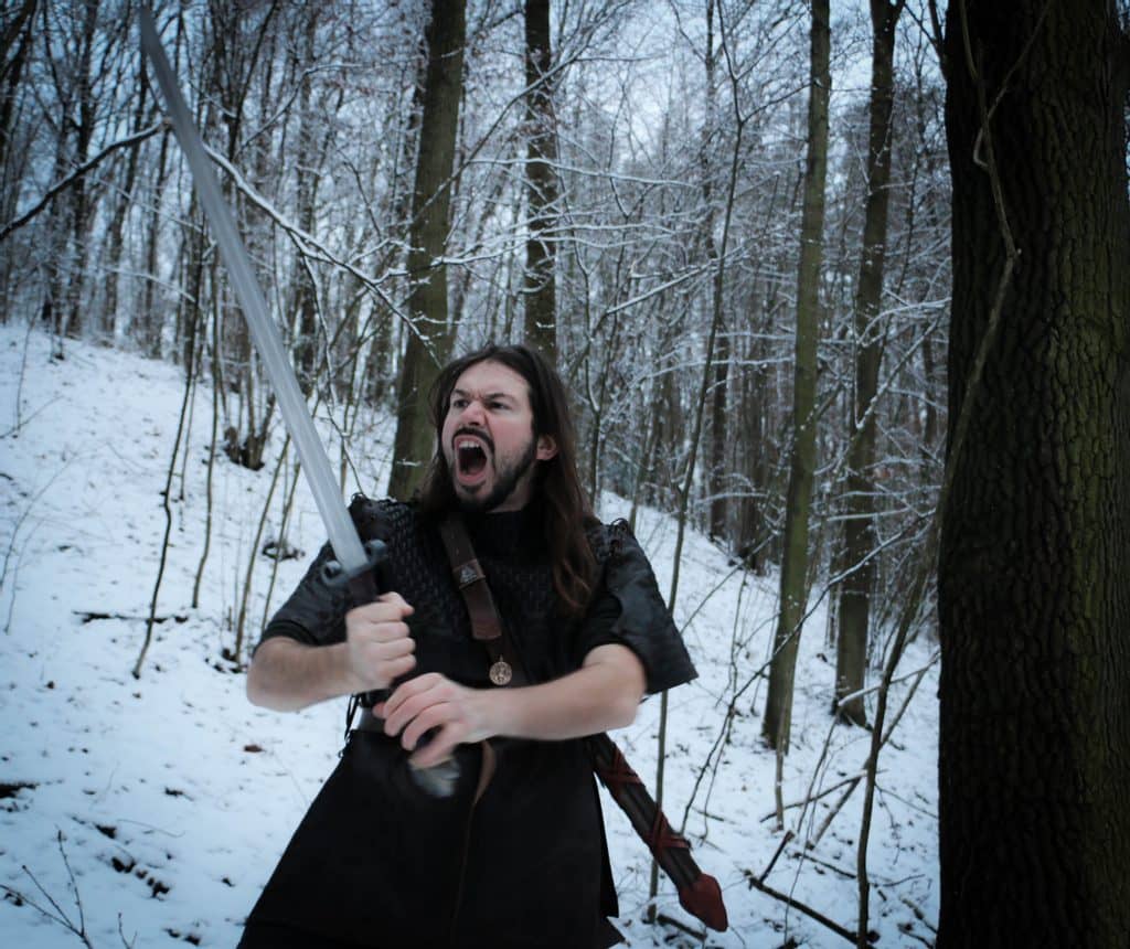 Imagen de Espada de fantasía Barbarian afilada a dos manos con vaina en la espalda AES21 parte de nuestra colección en Espadas y más, sitio oficial.