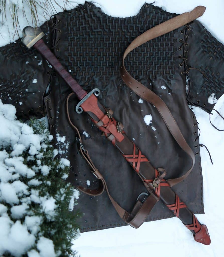 Imagen de Espada de fantasía Barbarian afilada a dos manos con vaina en la espalda AES21 parte de nuestra colección en Espadas y más, sitio oficial.