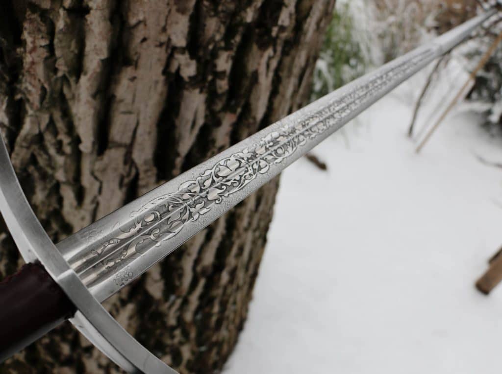 Imagen de Espada medieval Norbert mano y media grabada AES25 parte de nuestra colección en Espadas y más, sitio oficial.