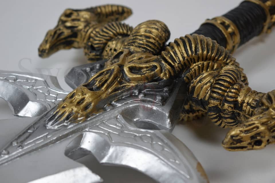 Imagen de Espada Agonía de Escarcha versión LARP del juego World of Warcraft 95216 parte de nuestra colección en Espadas y más, sitio oficial.