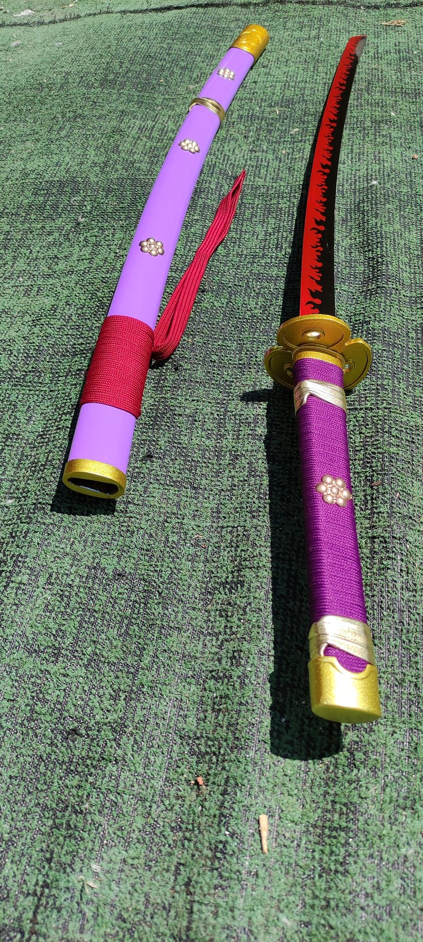 Imagen de Katana Enma funcional de Zoro de One piece morada parte de nuestra colección en Espadas y más, sitio oficial.