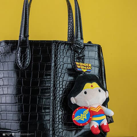 Imagen de Llavero de felpa - Wonder Woman CR2782 parte de nuestra colección en Espadas y más, sitio oficial.