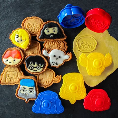 Lote de 6 moldes de Kawaii para galletas - Harry Potter CR4007 - Espadas y Más