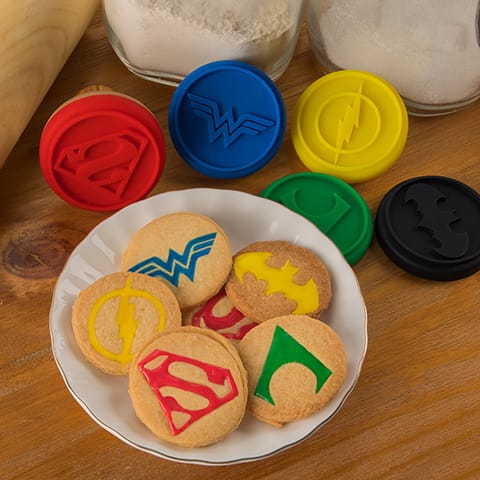 Lote de 5 moldes de silicona para galletas - Liga de la Justicia CR4020 - Espadas y Más