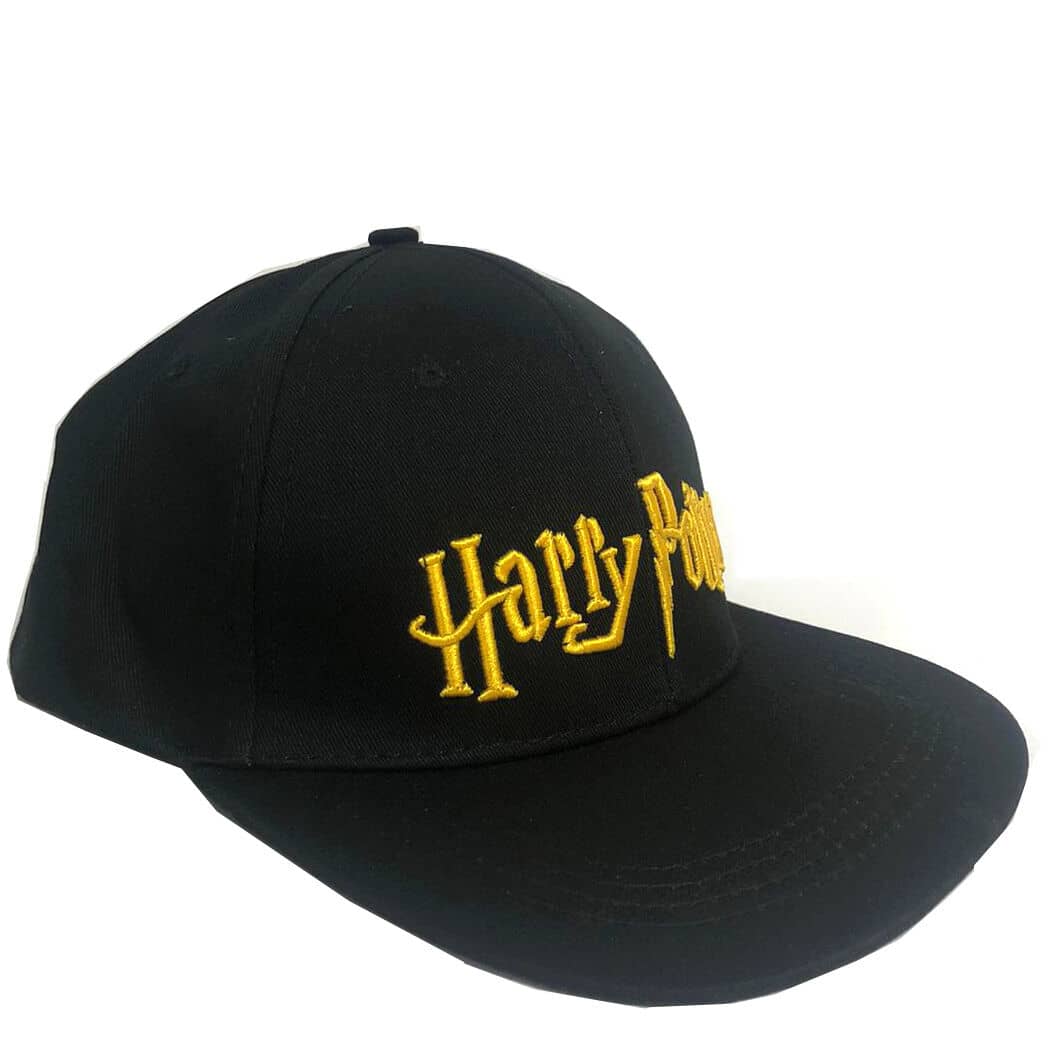Imagen de Gorra Harry Potter bordado parte de nuestra colección en Espadas y más, sitio oficial.