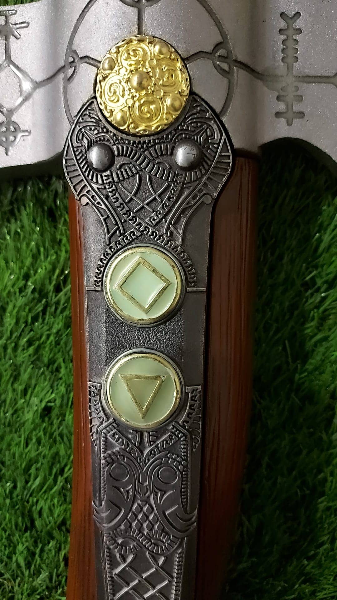 Imagen de Hacha Leviatán Kratos de acero parte de nuestra colección en Espadas y más, sitio oficial.