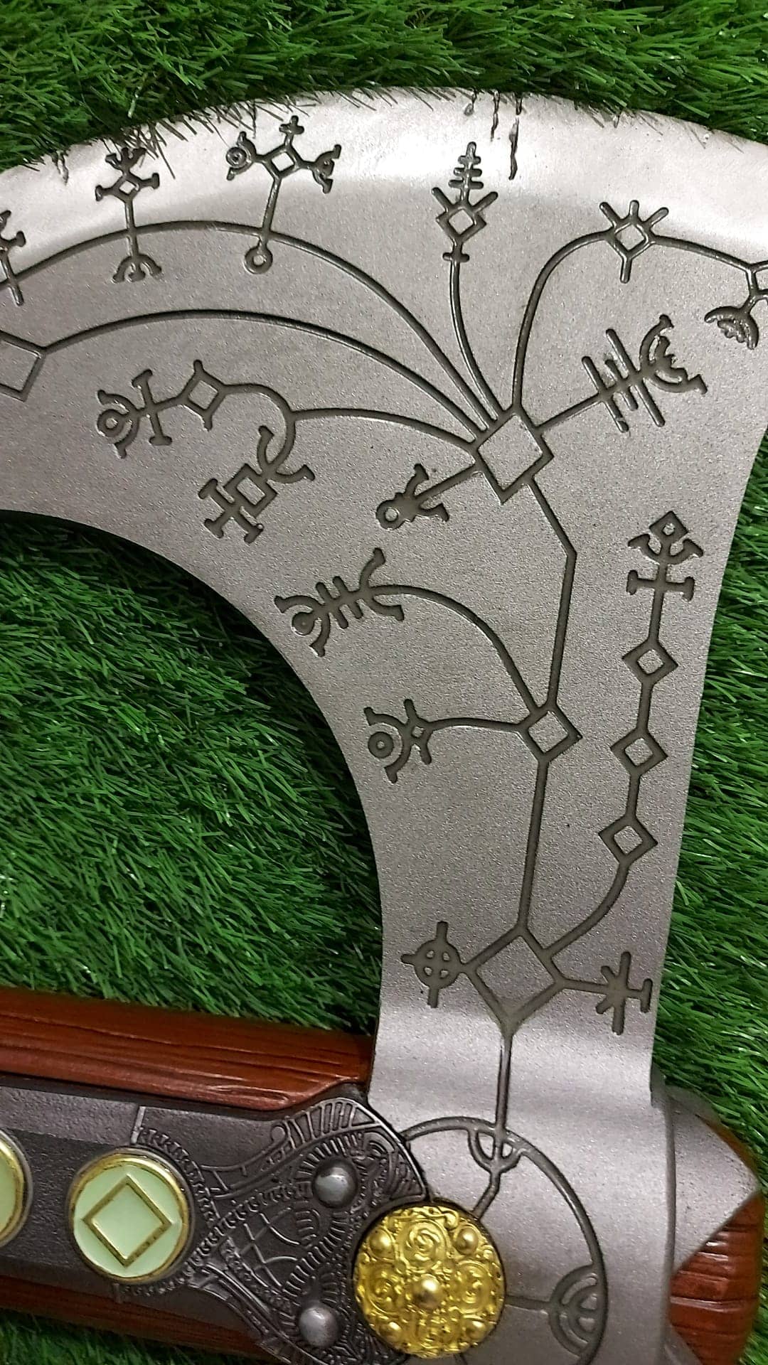 Imagen de Hacha Leviatán Kratos de acero parte de nuestra colección en Espadas y más, sitio oficial.