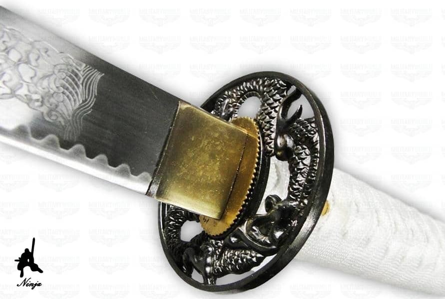 Imagen de Katana decorativa en Caja de madera de diferentes colores parte de nuestra colección en Espadas y más, sitio oficial.