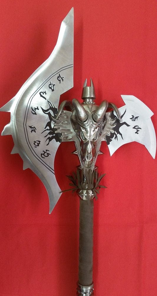 Imagen de Hacha World Of Warcraft Shadowmourne S0177 parte de nuestra colección en Espadas y más, sitio oficial.