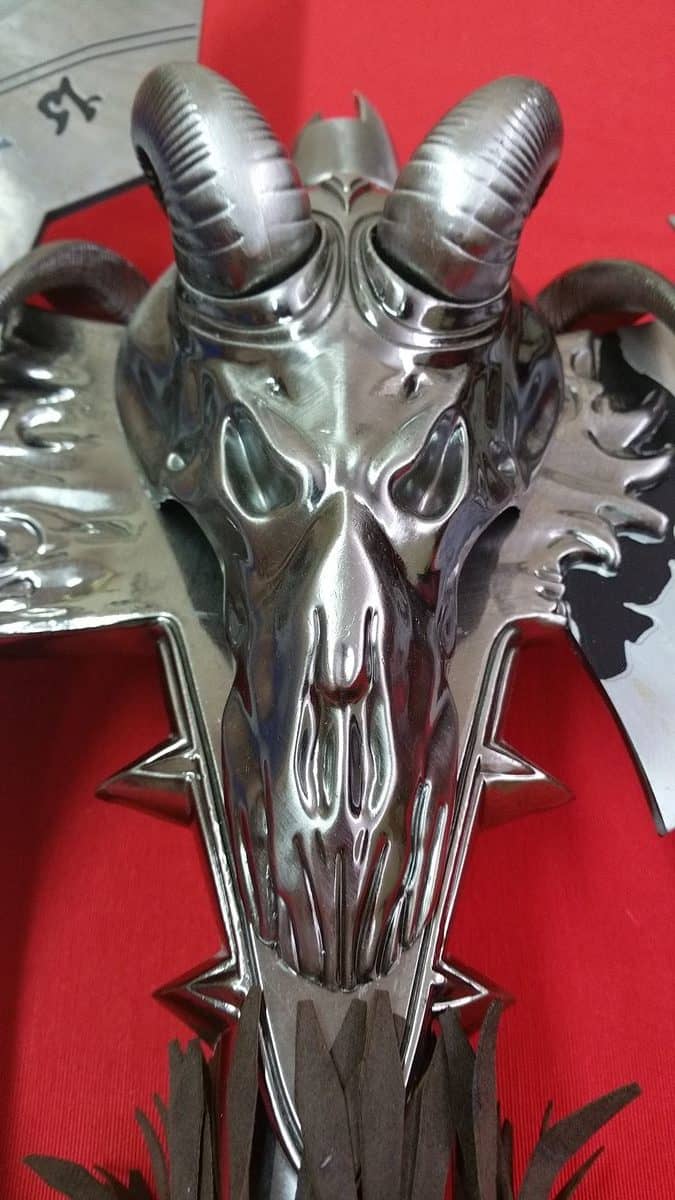 Imagen de Hacha World Of Warcraft Shadowmourne S0177 parte de nuestra colección en Espadas y más, sitio oficial.