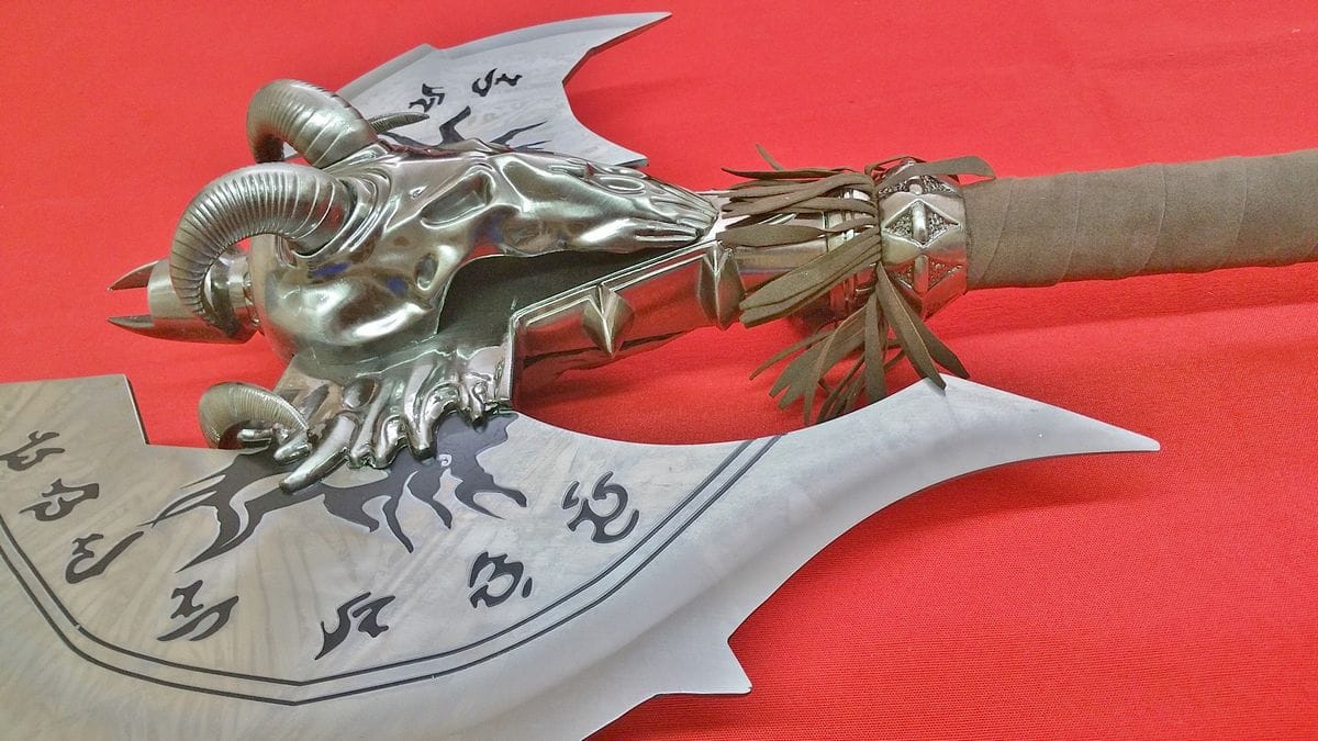 Imagen de Hacha World Of Warcraft Shadowmourne S0177 parte de nuestra colección en Espadas y más, sitio oficial.