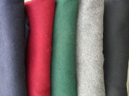 Imagen de 1202600710 Capa medieval con capucha, varios colores parte de nuestra colección en Espadas y más, sitio oficial.