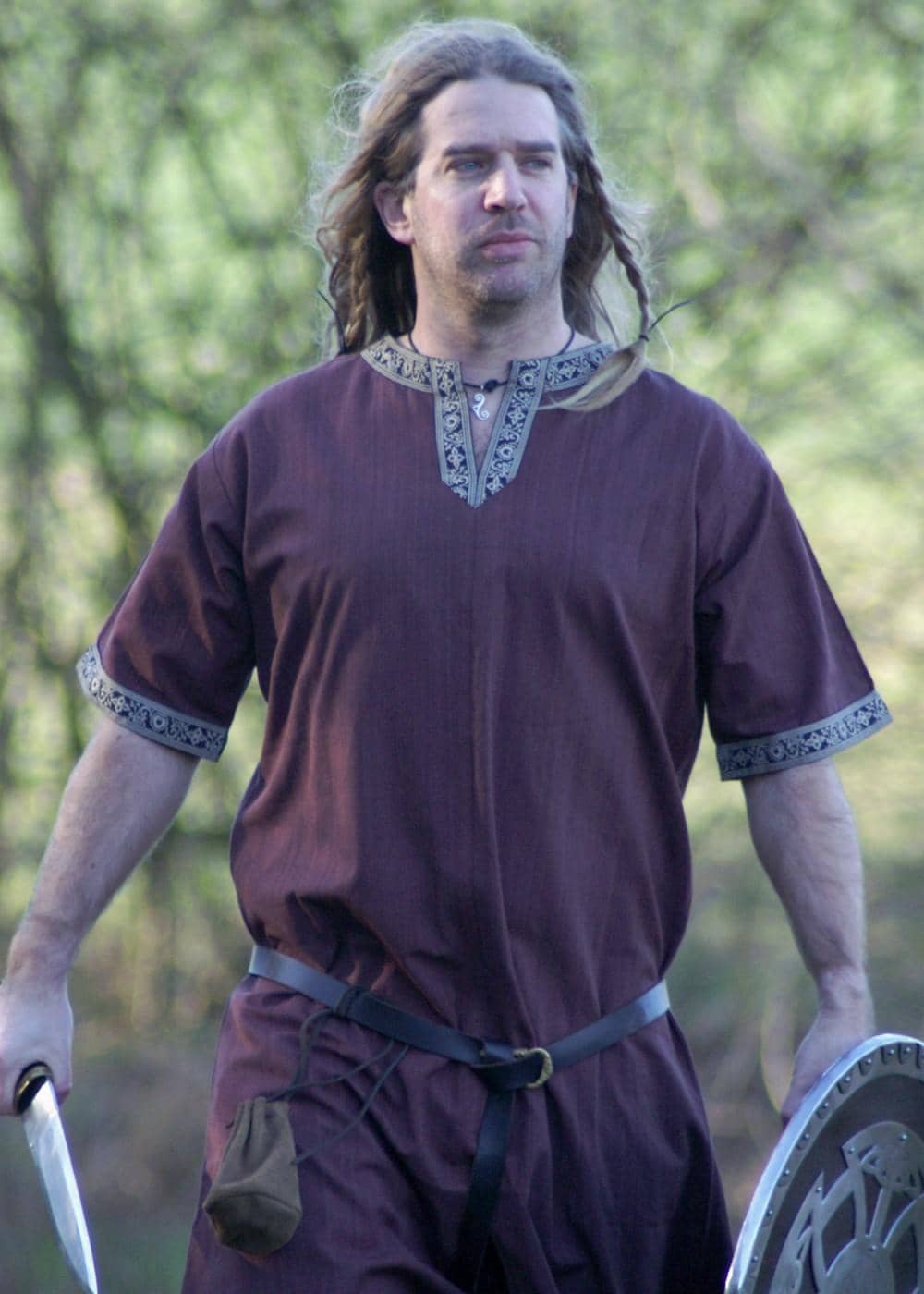 Imagen de 1202808500 Túnica medieval de manga corta, varios colores parte de nuestra colección en Espadas y más, sitio oficial. Esta imagen describe Coleccionable