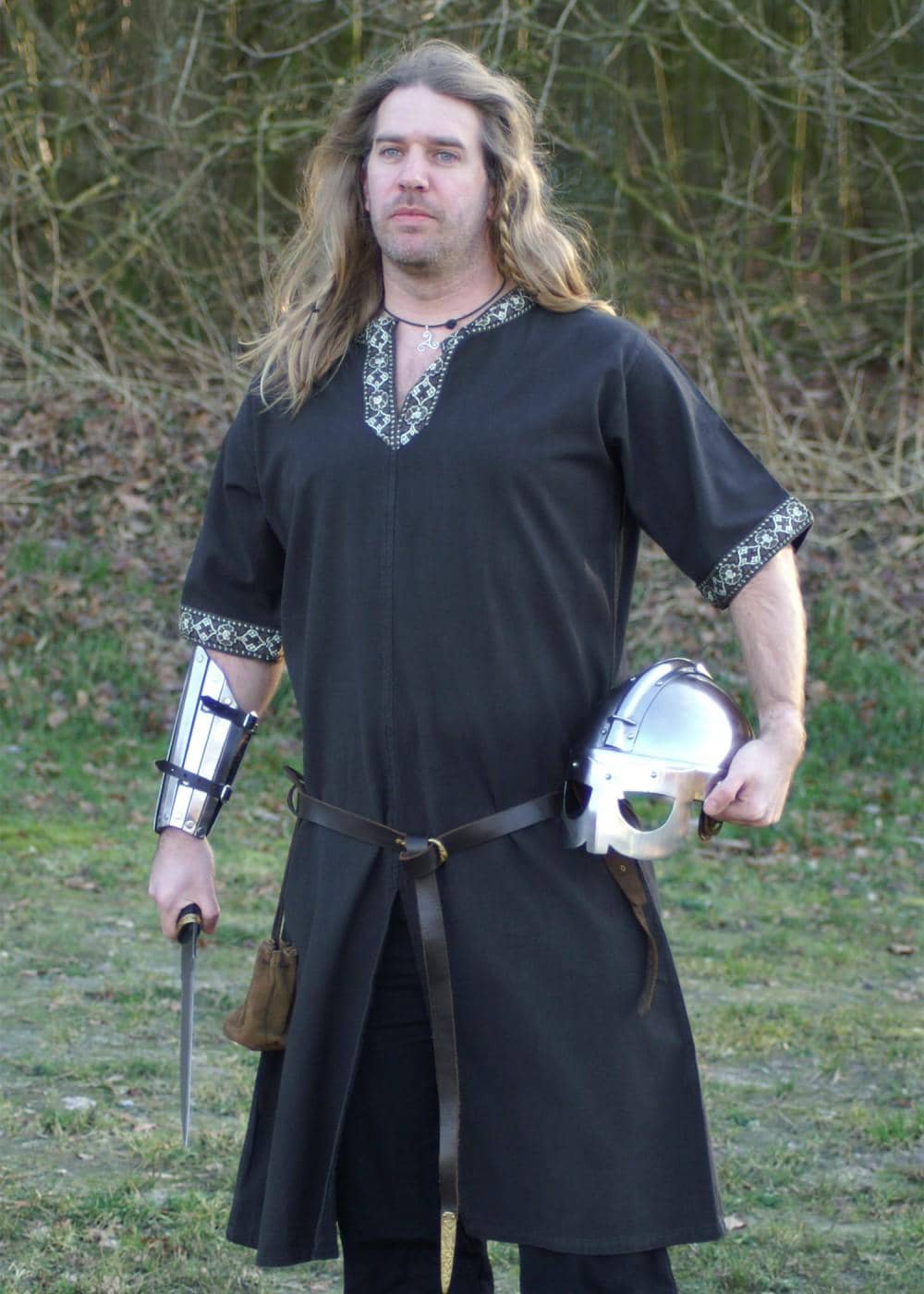 Imagen de 1202808500 Túnica medieval de manga corta, varios colores parte de nuestra colección en Espadas y más, sitio oficial. Esta imagen describe Coleccionable