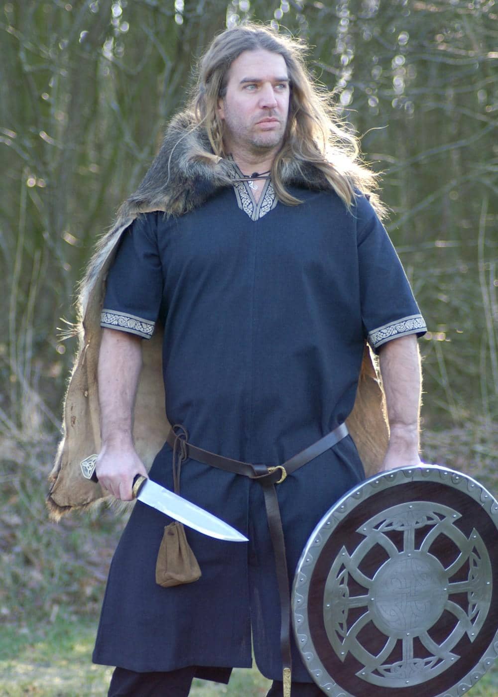 Imagen de 1202808500 Túnica medieval de manga corta, varios colores parte de nuestra colección en Espadas y más, sitio oficial. Esta imagen describe Coleccionable