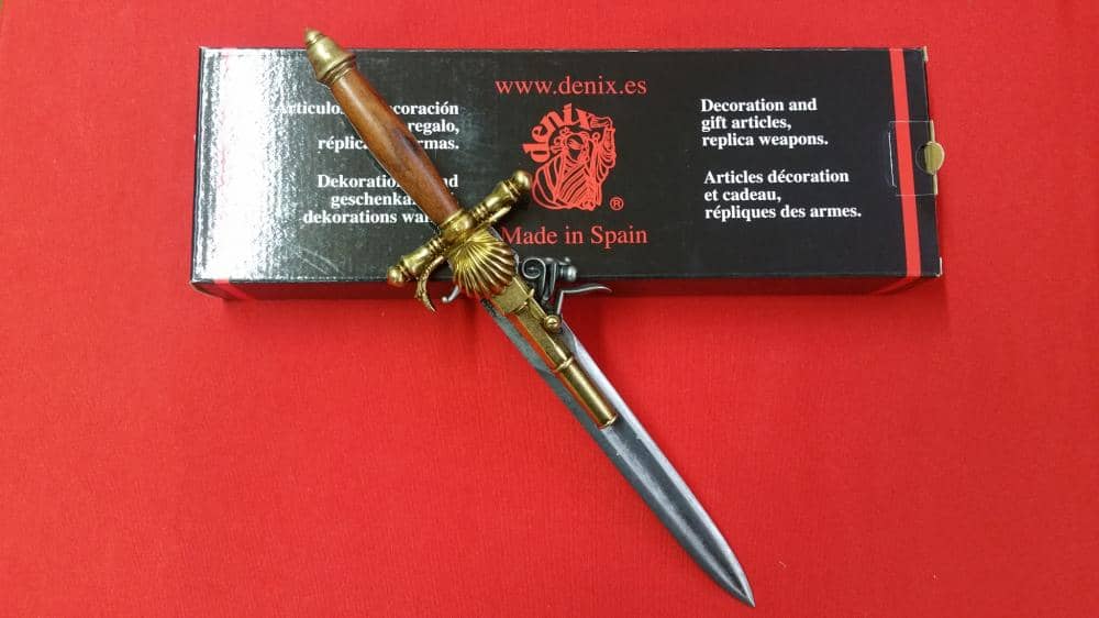 Imagen de Pistola de chispa con puñal incorporado S XVIII, 1204 Réplica no funcional parte de nuestra colección en Espadas y más, sitio oficial. Esta imagen describe arma no funcional