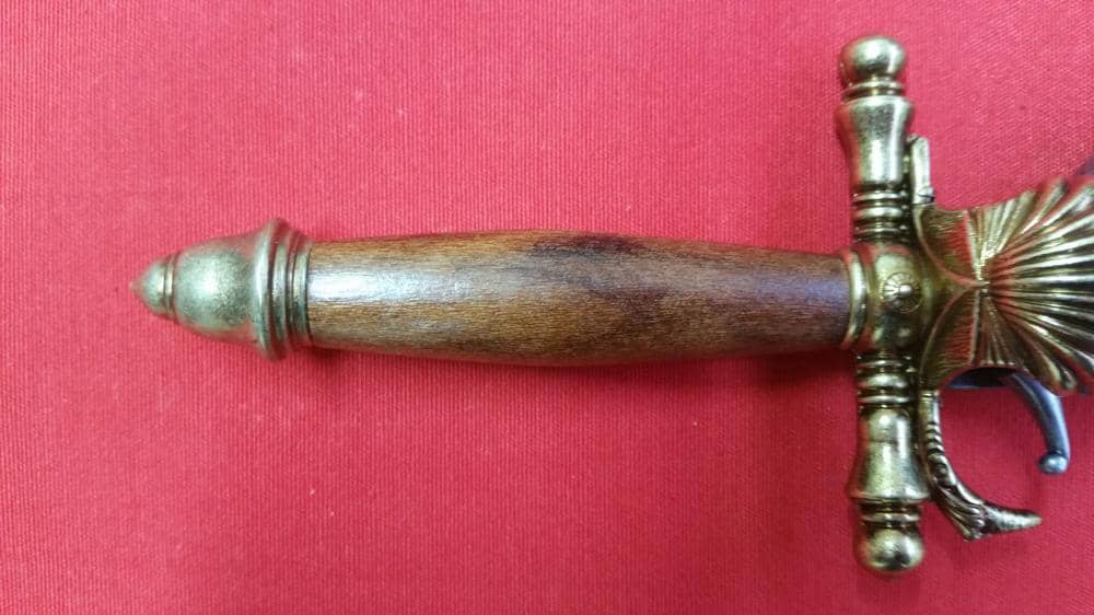 Imagen de Pistola de chispa con puñal incorporado S XVIII, 1204 Réplica no funcional parte de nuestra colección en Espadas y más, sitio oficial. Esta imagen describe arma no funcional