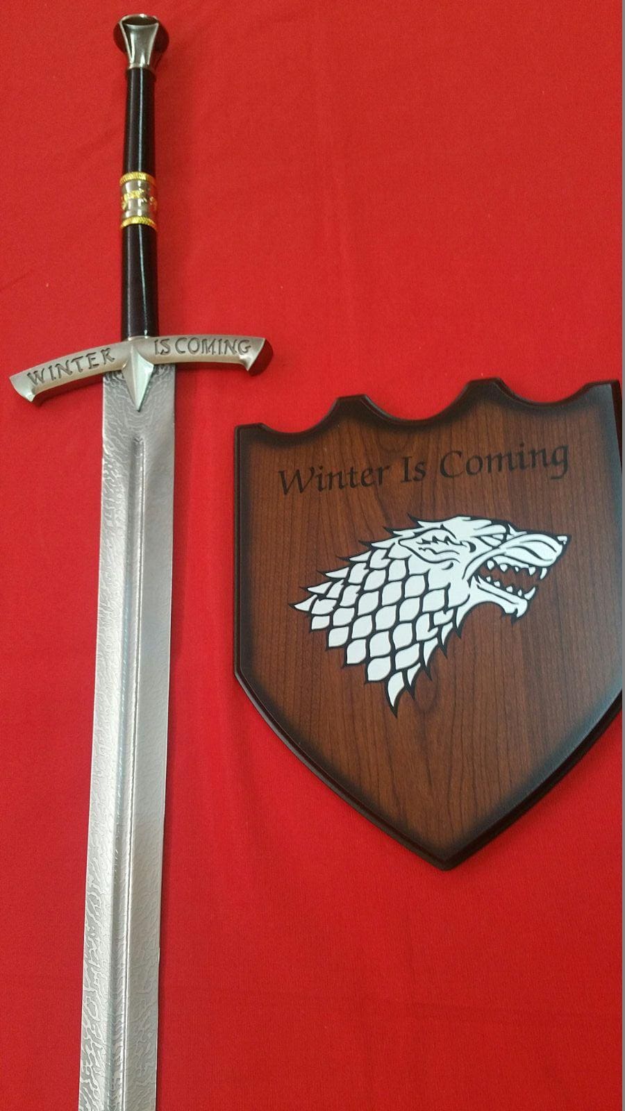 Imagen de Espada Hielo de Juego de Tronos versión libros con Vaina de piel 15565 parte de nuestra colección en Espadas y más, sitio oficial.