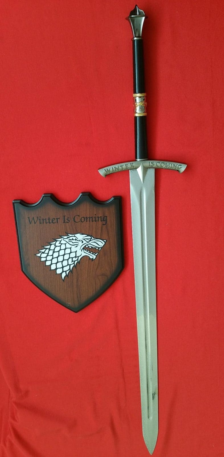 Imagen de Espada Hielo de Juego de Tronos versión libros con Vaina de piel 15565 parte de nuestra colección en Espadas y más, sitio oficial.