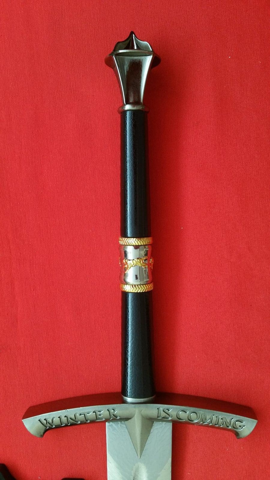 Imagen de Espada Hielo de Juego de Tronos versión libros con Vaina de piel 15565 parte de nuestra colección en Espadas y más, sitio oficial.