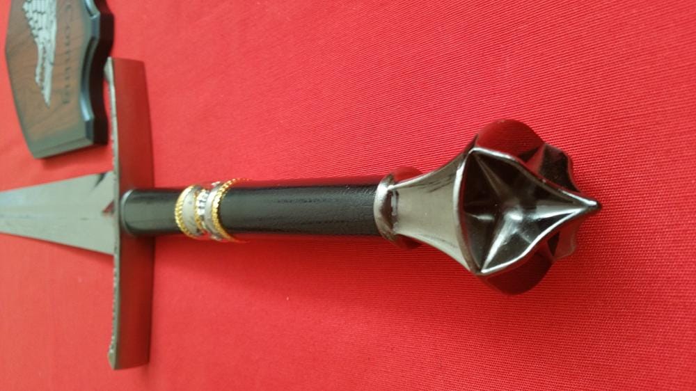 Imagen de Espada Hielo de Juego de Tronos versión libros con Vaina de piel 15565 parte de nuestra colección en Espadas y más, sitio oficial.