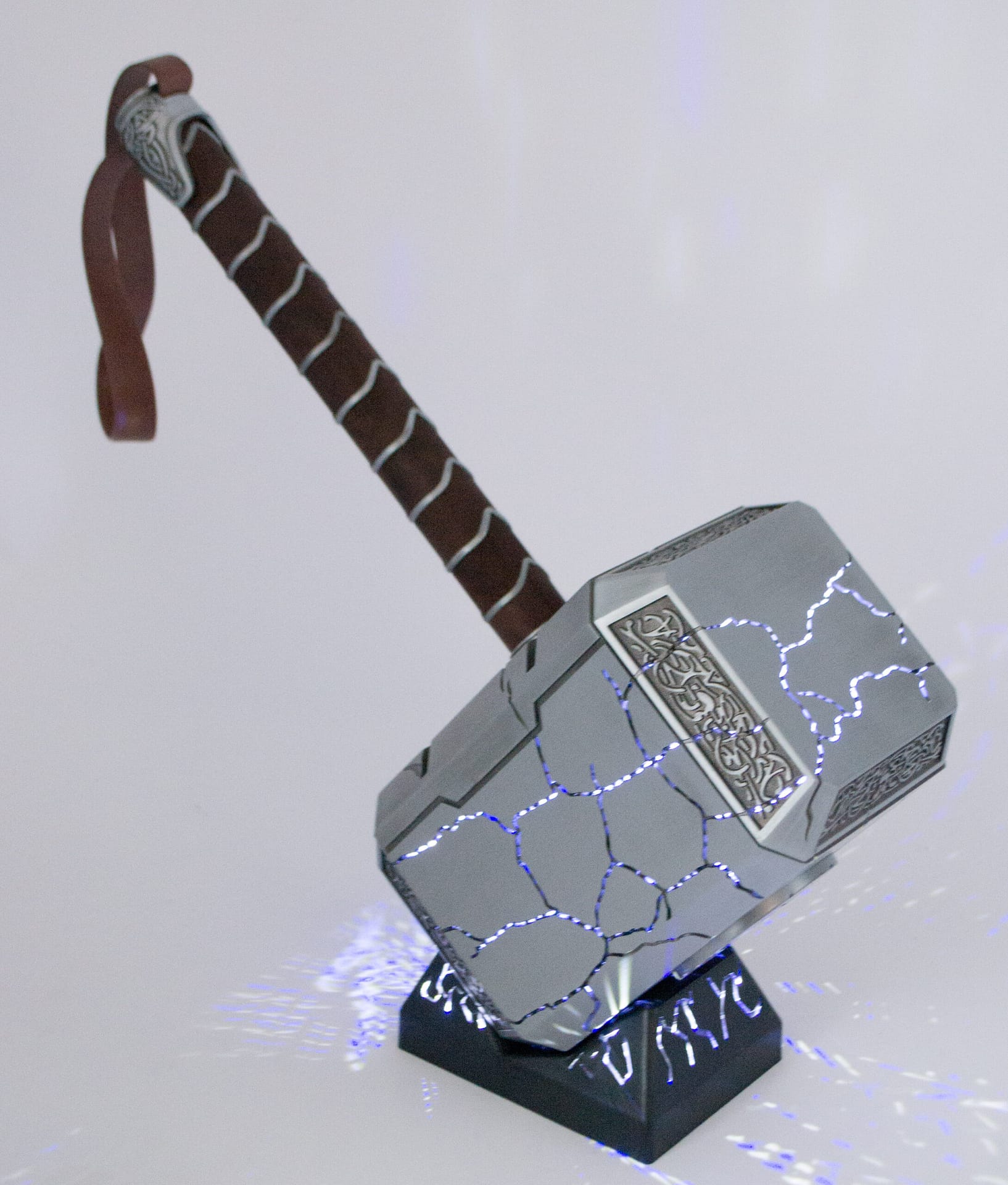 Imagen de Martillo Roto De Metal parte de nuestra colección en Espadas y más, sitio oficial.