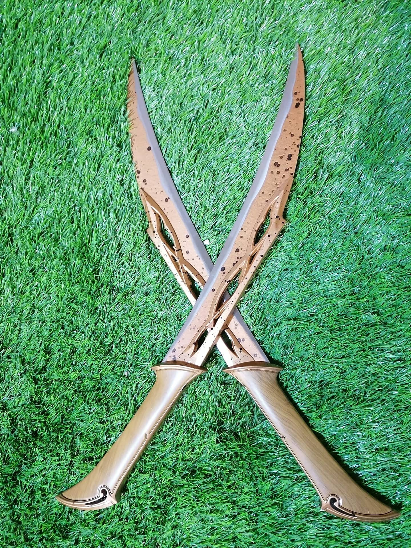 Imagen de Cuchillos de Tauriel - El Hobbit parte de nuestra colección en Espadas y más, sitio oficial.