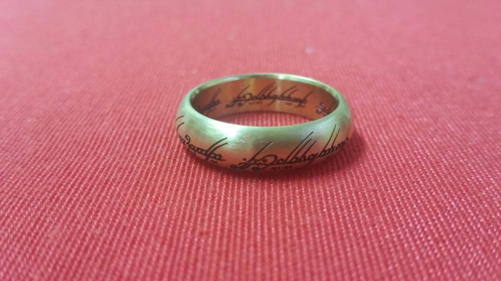 Imagen de Anillo único acero dorado NN1315 parte de nuestra colección en Espadas y más, sitio oficial.
