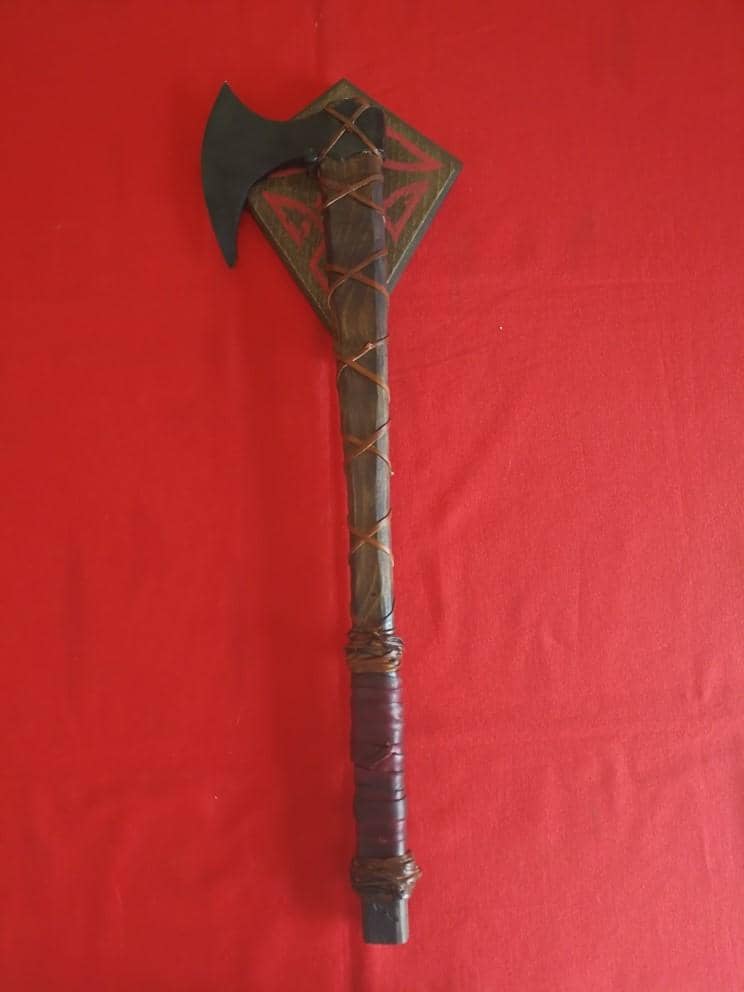 Imagen de Hacha de Ragnar Fabricación propia parte de nuestra colección en Espadas y más, sitio oficial.