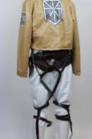 Imagen de Disfraz de cosplay de Eren Jäger de la serie de anime "Attack on Titan" parte de nuestra colección en Espadas y más, sitio oficial.