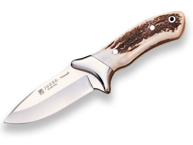 Imagen de Cuchillo Desollador Joker Venado, Virola Inox, Cachas Asta De Ciervo, Hoja Inox De 11 Cm,Funda De Cuero. CC06 parte de nuestra colección en Espadas y más, sitio oficial.