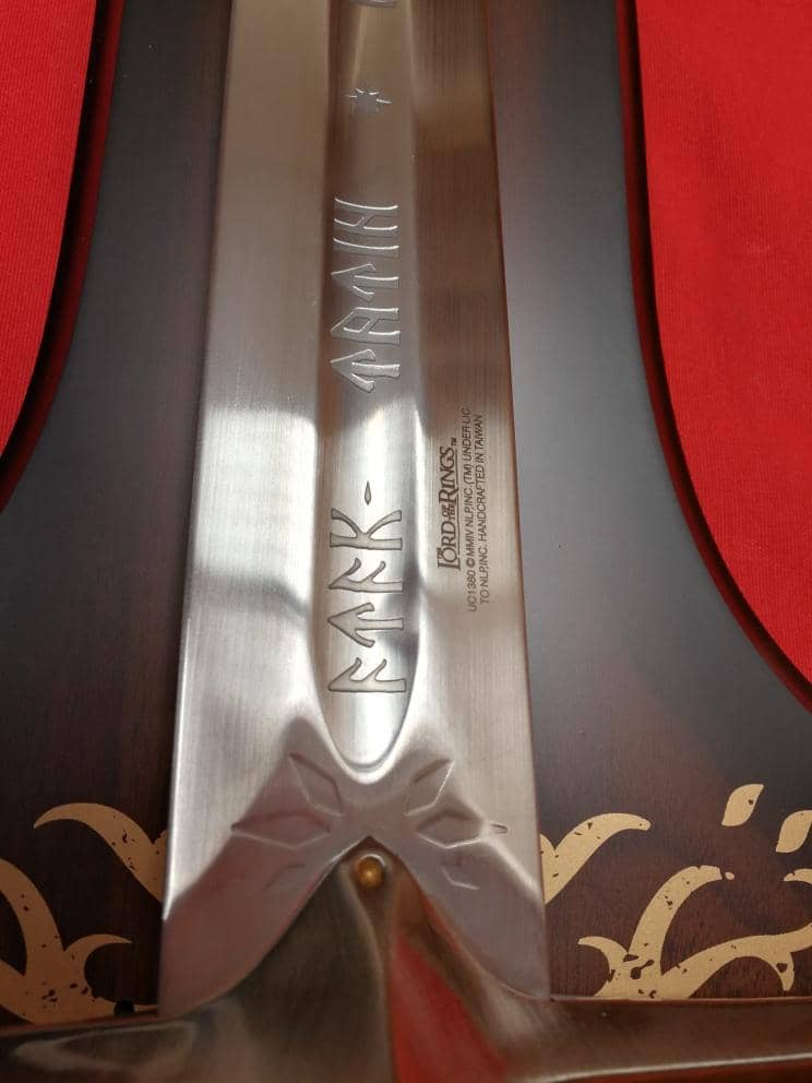 Imagen de Espada Anduril Oficial El Señor de los Anillos parte de nuestra colección en Espadas y más, sitio oficial.